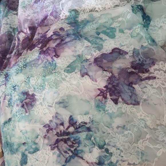 roz & ALI kimono sleeve lacy top with jewels - Picture 2 of 5